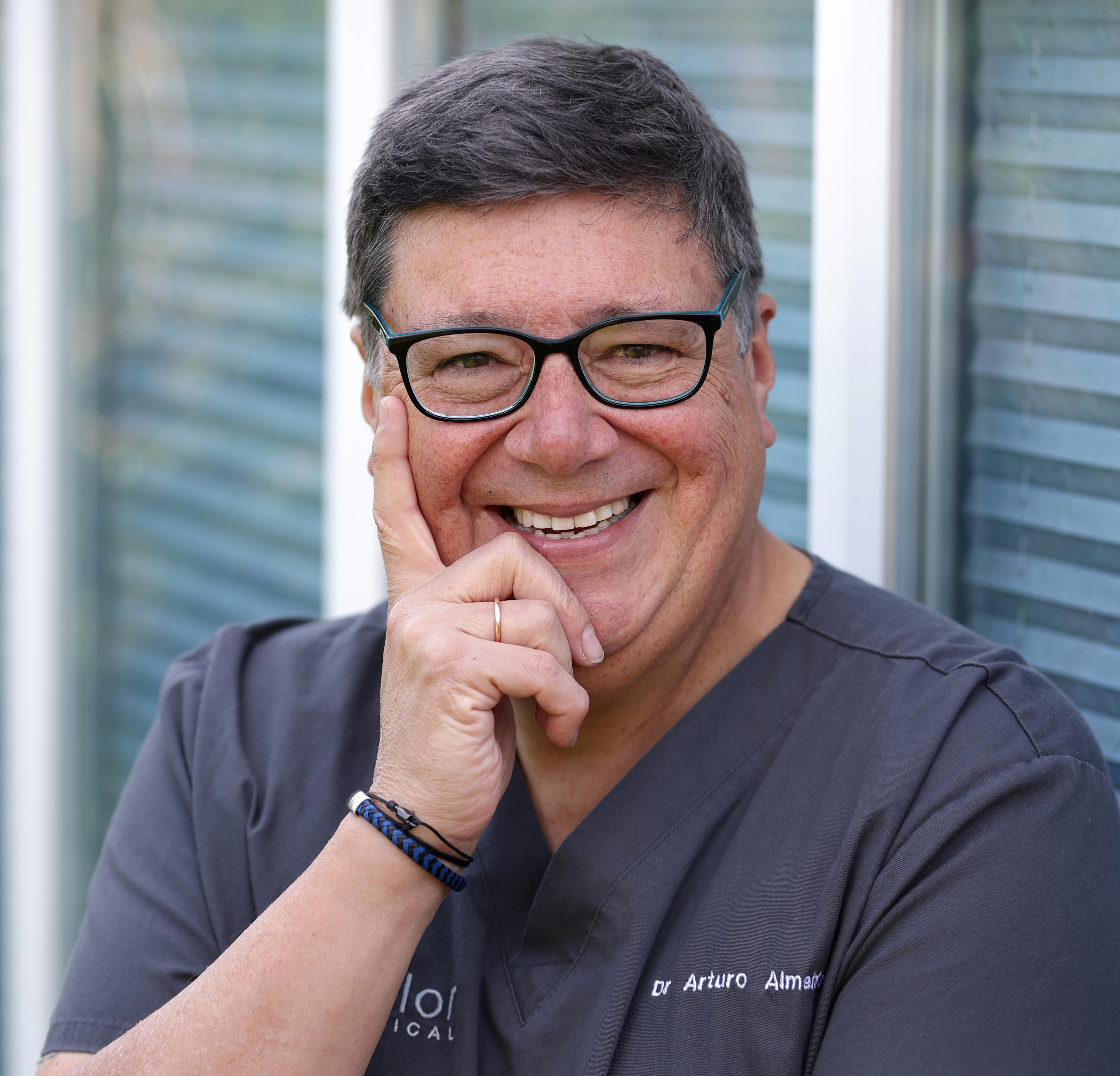 Dr Arturo Almeida